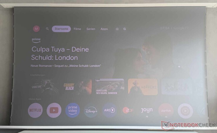 Google-TV-Oberfläche bei Tageslicht