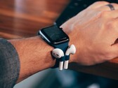 Ob das wirklich hilft, seine AirPods nicht mehr zu verlieren? (Bild: Matt Youngblood, Kickstarter)