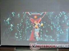 19:00 Uhr, die Sonne steht tief am Himmel.