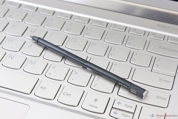 Die Stifte von HPs Spectre, Dells XPS oder dem Microsoft Surface sind alle viel dicker und komfortabler in der Handhabung als der schmale Stift für den Yoga 9i.