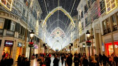Weihnachtsgeschenke: Deutsche sparen beim Shopping, Ausgaben für Geschenke so gering wie nie.