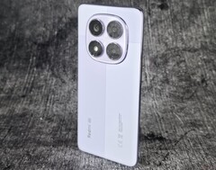 Das Xiaomi Redmi Note 14 Pro 5G ist ein schickes Smartphone für relativ wenig Geld (Bildquelle: Marcus Herbrich)