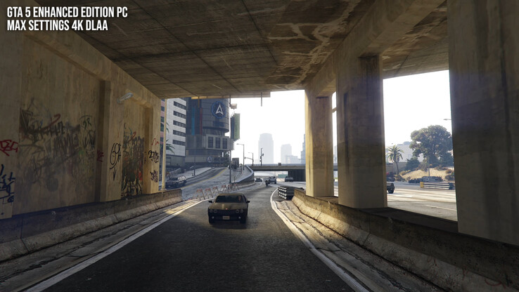 Zwar verfügt die „GTA 5 Enhanced Edition“ über hervorragende RT-Effekte, doch ist die Qualität der Grafikelemente im Vergleich zu modernen Spielen immer noch deutlich pixelig.