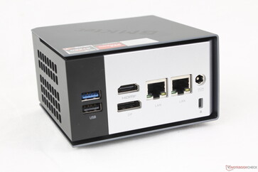 Rückseite: USB-A 3.2 Gen. 2 (10 Gbps), USB-A 2.0 (480 Mbps), HDMI 2.0, DisplayPort 1.3, 2x RJ-45 (2.5 Gbps), Netzteil, Kensington Schloss