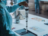 Produktion des Oppo Reno mit Superzoom im "Creative Video". 