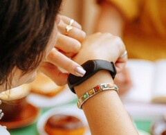 Bee bietet ein günstiges AI-Armband mit zwei Mikrofonen an. (Bildquelle: Bee)