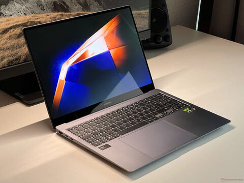 Samsung Galaxy Book4 Ultra im Test - Multimedia-Laptop mit 120 Hz OLED & RTX 4050
