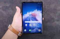 Das LG Rollable war offenbar schon voll funktionsfähig, als es eingestampft wurde. (Bild: 뻘짓연구소 / YouTube)