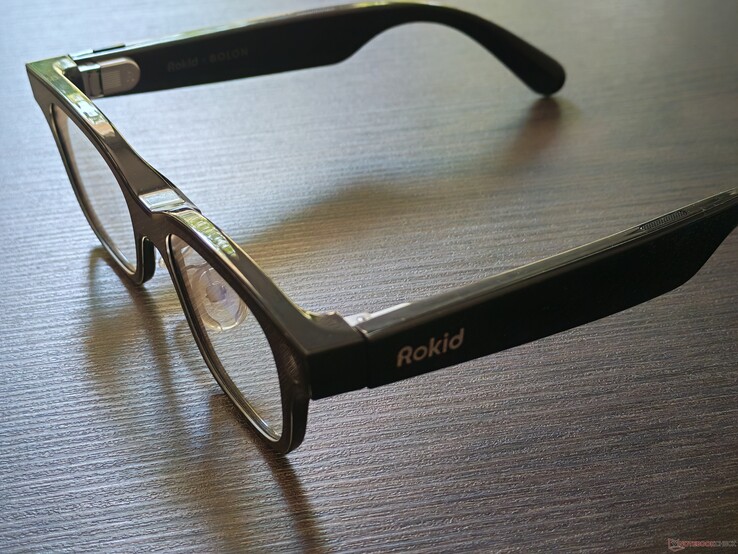 Die Rokid Glasses ist auffällig