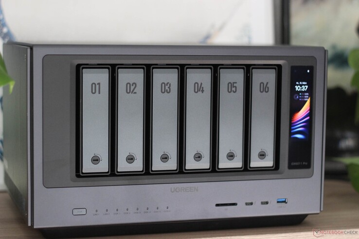 Der Netzwerkspeicher kommt mit einem Display