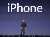 Steve Jobs bei der Präsentation seines ersten iPhone's 2007