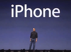 Steve Jobs bei der Präsentation seines ersten iPhone's 2007
