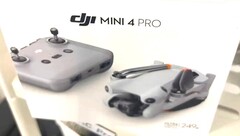 Neben der DJI Mini 4 Pro könnte es auch eine DJI Mini 4 geben, wie ein aktueller Preisleak vermuten lässt, die Minidrohne ist zudem bereits bei der FCC aufgetaucht. (Bild: @Quadro_News, editiert)