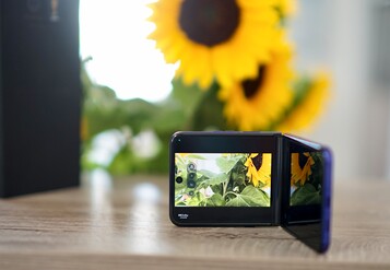 Im Camcorder-Modus hält man das Phone quer und hat einen sicheren Griff.