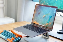 Das aktuelle MacBook Pro mit Apple M2 gibts aktuell zum Bestpreis. (Bild: Notebookcheck)