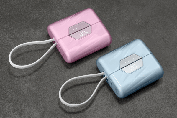 Der Nimble Sharepower Portable Charger ist in zwei limitierten Farben erhältlich (im Bild)
