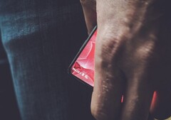 Das fast randlose Display im Essential Phone dürfte mit 1.312 x 2560 Pixel arbeiten.