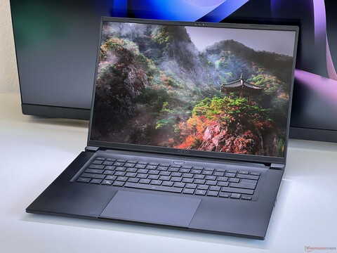 Schlanker AMD-Gamer mit Nvidia RTX 5070 Laptop - Gigabyte Aero X16 im Test