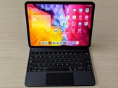 Die Wartezeit ist endlich vorbei! Jetzt ist sie da, die iPad-Tastatur mit Trackpad von Apple (Quelle: Notebookcheck)