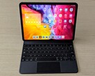 Die Wartezeit ist endlich vorbei! Jetzt ist sie da, die iPad-Tastatur mit Trackpad von Apple (Quelle: Notebookcheck)