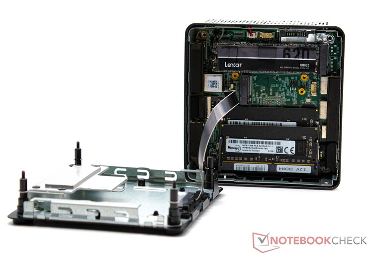 Geekom A5 mit entfernter Bodenplatte