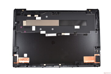Lenovo Z13: Bodenplatte der WiFi-Version aus Kunststoff