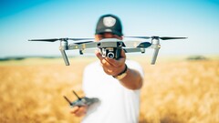 Ende Oktober 2022 veröffentlicht DJI ein neues Update für die Mini 3 Pro Drohne. Die Mavic 3 Classic ist erstmals in der Verpackung zu sehen. (Bild: David Henrichs)