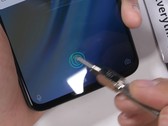 Das OnePlus 6T muss sich im Durability-Test beweisen, insbesondere der Fingerabdrucksensor unterm Display.