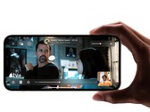 Mit iOS 15 führt Apple SharePlay ein, sodass Filme und TV-Sendunen online gemeinsam mit Freunden angesehen werden können. (Bild: Apple)