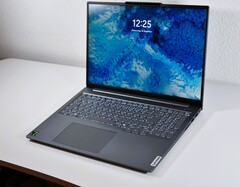 Kühl und ausdauernd: Lenovo ThinkBook 16 G7 QOY (Bild: Benjamin Herzig)
