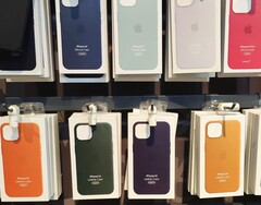 Die ersten Schutzhüllen für das Apple iPhone 14 Pro sind bereits bei Händlern eingetroffen. (Bild: Majin Bu)