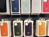 Die ersten Schutzhüllen für das Apple iPhone 14 Pro sind bereits bei Händlern eingetroffen. (Bild: Majin Bu)