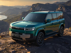 Der BYD Ti 7 kombiniert kantige Offroad-Optik mit hochwertiger Ausstattung und startet als Siebensitzer mit 408 PS, DM-p Plug-in-Hybrid und bis zu 119 km elektrischer Reichweite in Europa.