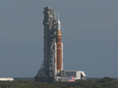 Artemis II auf dem Weg zu Launchpad 39B (Screenshot Youtube)