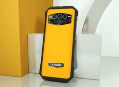 Das Doogee S100 ist wahlweise in Schwarz, in Türkis oder in auffälligem Gelb erhältlich. (Bild: Doogee)