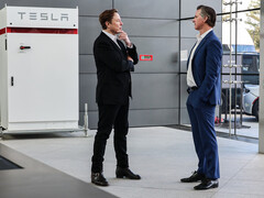 Governor Gavin Newsom: Treffen mit Tesla-CEO Elon Musk im neuen Tesla Engineering HQ.