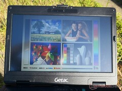 Im Freien unter Sonnenlicht