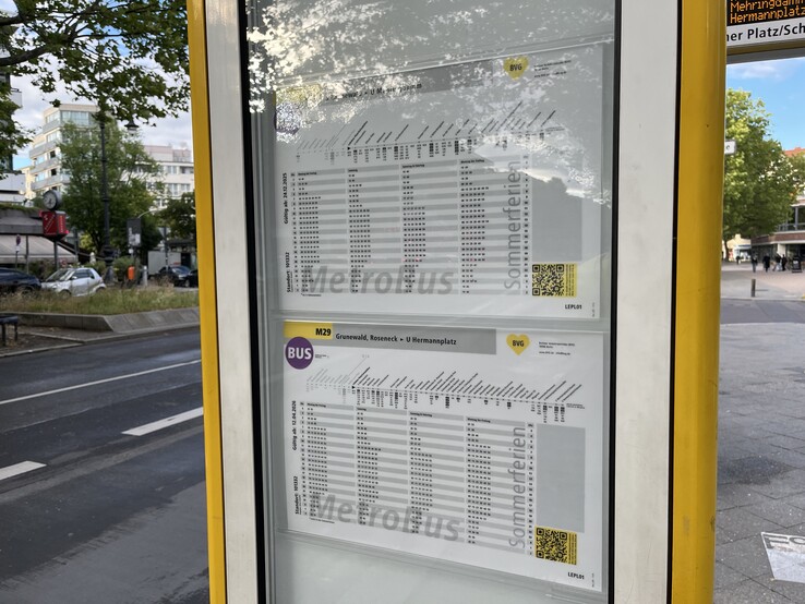 So sehen die Berliner Papierfahrpläne aus. Verkürzte Darstellungen gibt es in diesem Konzept nur bei dichter Fahrzeugfolge, meist alle 4 Minuten.