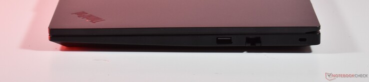 rechts: USB-A 3.2 Gen 1, RJ45-Ethernet, Kensington-Lock