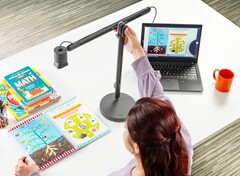 Die Logitech Reach Webcam kann dank flexiblem Standfuß vielseitig positioniert werden. (Bild: Logitech)