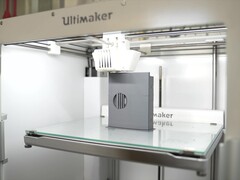 Eine Steckdosenabdeckung im 3D-Druck. (Bild: ÖBB Posch)