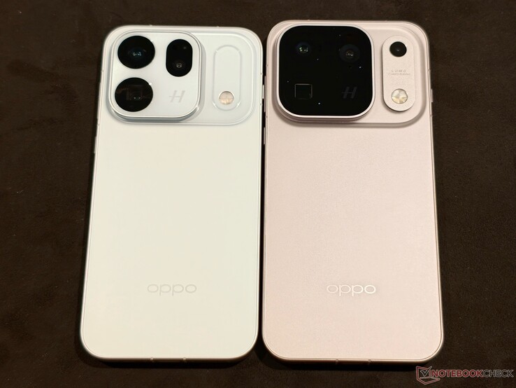 Das Oppo Find X10 (links) ist ähnlich groß wie das Find X10 Pro Max (rechts).