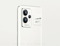Das Realme GT 2 Pro setzt auf ein Gehäuse aus Bio-Polymer mit einer Papier-Textur. (Bild: Realme)
