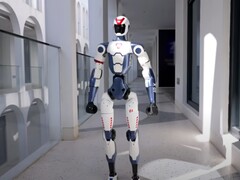 Der Unitree R1 soll ab 5.900 US-Dollar zu haben sein und könnte damit auch für private Nutzer interessant sein. (Bildquelle: Unitree via YouTube)