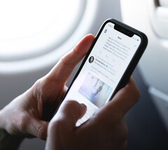 Smartphones könnten künftig auch in Flugzeugen 5G-Empfang haben. (Bild: Marten Bjork)