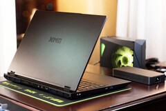 XMG Neo 16 (E25) mit geteiltem Mainboard (Bildquelle: XMG)