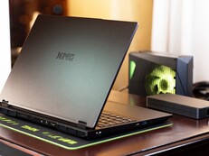 XMG Neo 16 (E25) mit geteiltem Mainboard (Bildquelle: XMG)