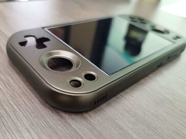 Das Gehäuse soll aus Metall bestehen (Bildquelle: unbekannt, via QQ Chatroom)