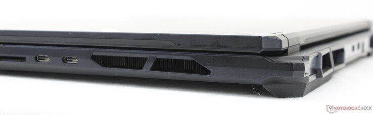 Rechts: SD-Leser, 2x USB-C Thunderbolt 4 mit DisplayPort + Power Delivery