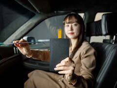 Autos könnten in Zukunft auf Lautsprecher-Öffnungen verzichten, mithilfe von LGs neuer Sound-Technologie. (Bild: LG Display)